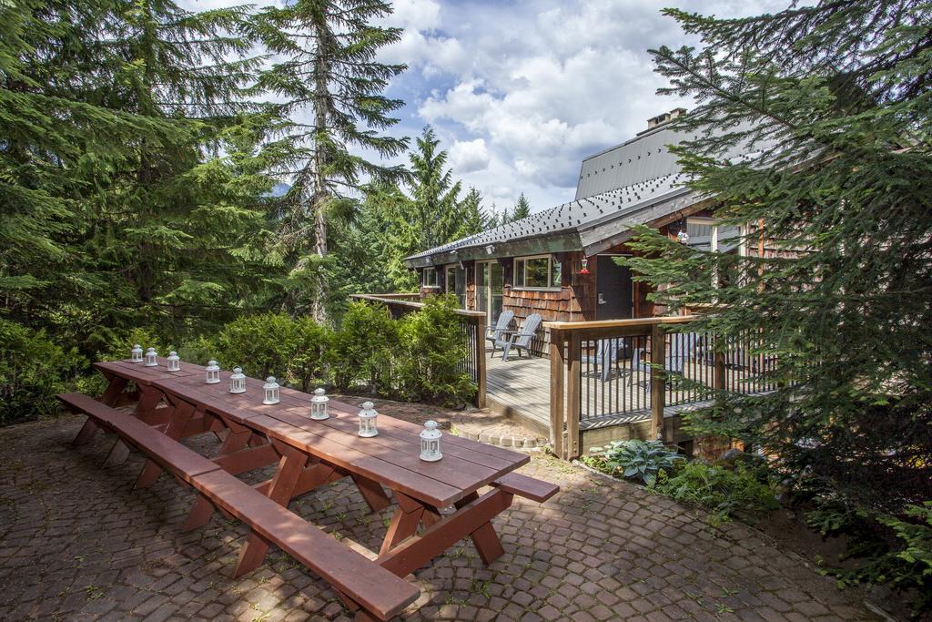 Ubc Whistler Lodge Exteriör bild