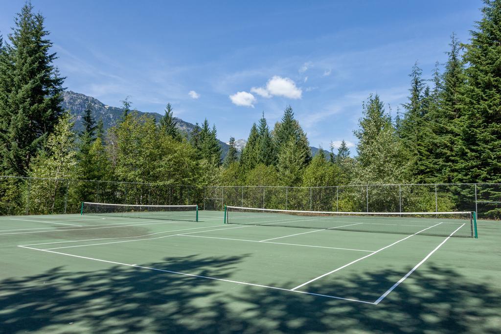 Ubc Whistler Lodge Exteriör bild