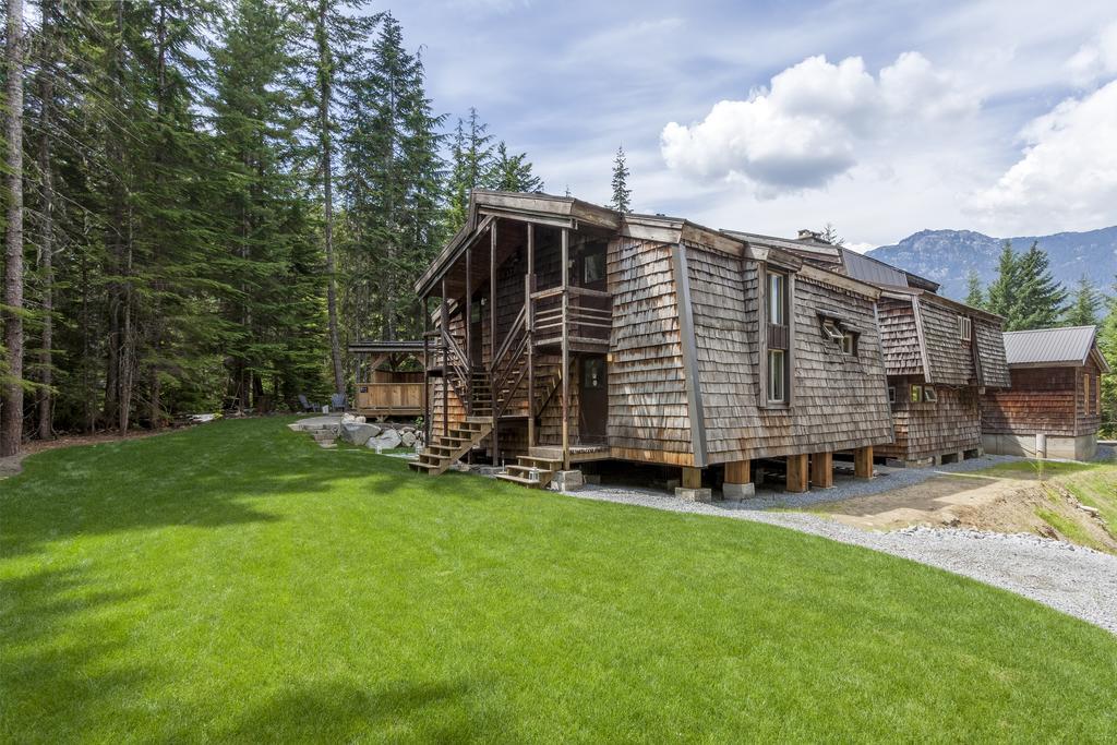 Ubc Whistler Lodge Exteriör bild